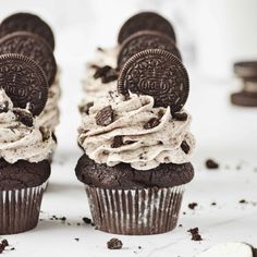 chocolate cupcakes with oreo cookies and cream frosting