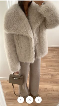 Cream Fluffy Jacket Outfit, Beige Faux Fur Coat Outfit, Coat Beige Outfit, Beige Fur Coat Outfit, Fluffy Coat Outfit, New Years Eve Outfits Winter, Winter Brunch Outfits, Beige Coat Outfit, Faux Fur Coat Outfit