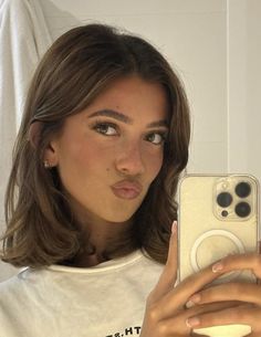 Short Hair Brown, Rambut Brunette, Brown Hair Inspo, Short Brown Hair, Hair Stylies, Haircuts Straight Hair, Penteado Cabelo Curto, Short Hair Haircuts