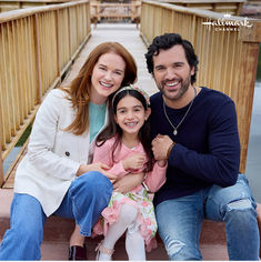 When Amelia (Sarah Drew) meets her daughter's biological dad (Juan Pablo Di Pace) sparks fly… but is it just family or something more? ✨ Find out in "Branching Out," on April 27 at 8/7c! Chick Flicks, Single Mother, Single Mothers, Good Movies