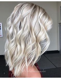 Bright blonde Kort Bob, Blonde Ponytail, Hair Blond, Frontal Hairstyles, Medium Long Hair, Bright Blonde, Platinum Blonde Hair, Brown Blonde Hair, Hair Envy