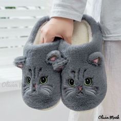 Olivia Mark - Playful Slipper Cat: Vivid White Fluffy Womens Slippers Cat Themed Parties, Cat Slippers, Cute Slippers, Fuzzy Slippers, Face Light, Fluffy Cat, Platform Slippers, Maneki Neko, Cat Face