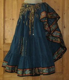 Gypsy skirt - costume potential Fest Outfits, Skirt Maxi, Belly Dance Costumes, Styl Boho, Hippie Chic, Hippie Style, Belly Dance, Costume Design