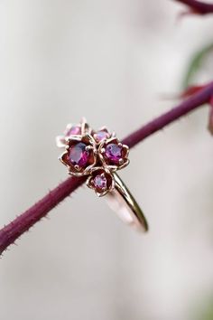 قلادات متدلية, Bijoux Art Nouveau, Lily Of The Valley Flowers, Valley Flowers, Romantic Gifts For Her, Flower Cluster, Pink Colour, Unique Ring