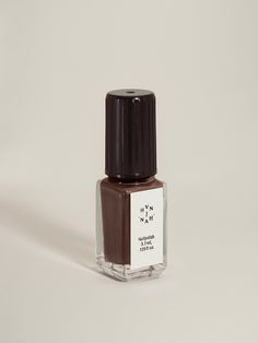 A set of miniature J. Hannah polishes that brings together five of our most captivatingly unusual and rarified shades.Inspired by the specific choices made in artist’s palettes—where the beautifully refined meets the intriguingly off-putting—the set includes petite bottles of Compost, Blue Nudes, Carob, Eames, and Ghost Ranch, all housed in a reusable mesh zipper pouch.The J.Hannah polish collection is a line of carefully-edited, high quality polishes for the color-resistant consider the gracefu J Hannah Nail Polish, 1930s Nail Polish, Mini Lipstick Sets, Ghost Ranch, J Hannah, Nail Polish Set, Polyethylene Terephthalate, Nail Polish Sets, Rarity