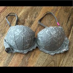 Reposhing This Item I Purchased From @Xstephaniel. Fit Is A Little Bit Tight Closer To A 32 Than A 34 :) Questions? Leave A Comment Below! Lace Bra Outfit, Bra Outfit, Lace Long Sleeve Shirt, Beautiful Closets, Beautiful Bra, Cute Bras, Victoria Secrets, Pink Brand, Victoria Secret Bras