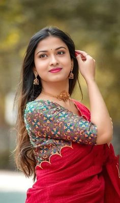 Latest Saree Blouse, Saree Photoshoot, Saree Blouse Designs Latest, Indian Woman, Saree Trends, Stylish Sarees, Photography Poses Women