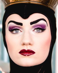 Evil Queen Villians Costumes, Evil Queen Costume Diy, Evil Queen Makeup, Karneval Diy, Disney Villain Costumes, Evil Queen Costume, Queen Of Hearts Makeup, Queen Halloween Costumes, Disney Evil Queen