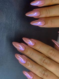 Rosa Bebê  Collar    Unhas coloridas Embellished Baby Pink Chrome Nails Almond, Pink Iridescent Nails Almond, Light Pink Chrome Nails Almond, Pale Pink Chrome Almond Nails, Metallic Pink Nails, Baby Pink Chrome Nails, Pink Aura Nails With Chrome, Summer Chrome Nails, Shiny Nails Designs