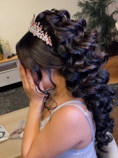 Half Up Half Down Quince Hair, Sweet 16 Hairstyles, Quince Hairstyles For Long Hair, Quinceanera Pink, Quinceanera Themes Dresses, Hair Quince, Hairstyles With Crown, Blue Quince