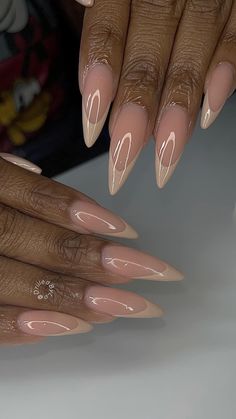 Simple Nail Designs Stiletto, Almond Nails Beige, Nude Nails Black Women, Med Nails, Nail Inspo Trendy, Nude Manicure, Brazil Vacation, Natural Acrylic, Almond Acrylic