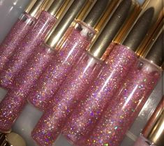 Falling Stars Glimmer Gloss Fitness Music, Makeup Memes, Lip Gloss Homemade, Lip Gloss Cosmetics, Lip Balm Collection, Best Lip Gloss, Diy Lip Gloss, Lipgloss Lips, Glitter Lip Gloss