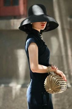 Women Hats Fashion, Women Hats, Elegant Hats, Vogue Covers, Fancy Hats, Elegante Casual, Stylish Hats, Outfits With Hats, Black Women Fashion