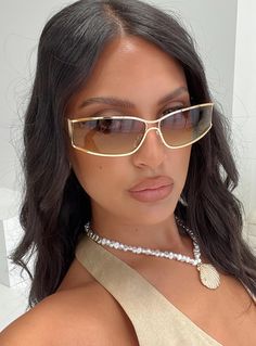 Gold-toned sunglasses Metal frame, brown tinted lenses, silicone nose pads 50% PC 50% metal Gold Sunglasses Aesthetic, Gold Sunglasses Women, Spring Break Accessories, 2025 Wardrobe, Daily Street Style, Online Fashion Boutique, Gold Sunglasses, Eyewear Fashion, Sunglasses Online