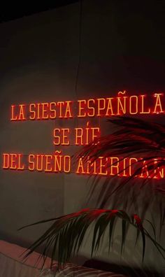 a red neon sign that reads la sesta espanola, se rie del sueno afrigando