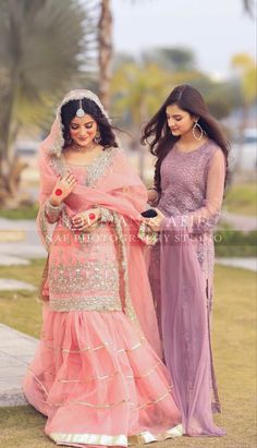 Elegant Fashion Outfits, Womens Trendy Dresses, Pakistani Wedding Outfits, Stylish Short Dresses