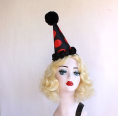 Clown Hat, Black and Red, Classic Circus, Halloween Costume, Adjustable Headband, Theatrical Costumi Circus Birthday Party Theme, Clown Hat, Clown Party, Circus Costume, Vintage Clown, Comfortable Headbands, Black Earrings Dangle, Clown Costume, Circus Birthday