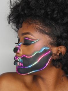 Half Face Halloween Makeup, Skeleton Makeup Tutorial, Glitter Halloween Makeup, Half Skull Makeup, Skull Face Makeup, Beautiful Halloween Makeup