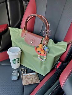 #longchamp #longchamplepliage #lepliage #bag #summer Bag Inspo For School, Longchamp Bag Charm, Long Champ Bag Outfit, Longchamp Bag Aesthetic, Green Longchamp, Longchamp Aesthetic, Longchamp Bag Outfit, Long Champ Bag, Bag Longchamp