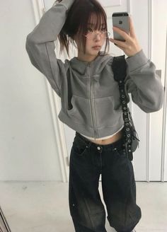 Korean Girl Fashion Aesthetic, Acubi Club, Chinese Douyin, Girl Rockstar, Korean Fashion Grunge, Y2k Acubi, Peony Aesthetic, Simple Streetwear, Acubi Fashion