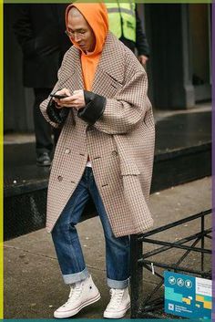 Coats Men Outfit, New York Mens Street Style Winter, Orange Mens Fashion, Cold Winter Style, Dressy Streetwear Men, Street Wear Chic, Tokyo Mens Street Style, Different Men Styles Outfit, Man Coat Outfit