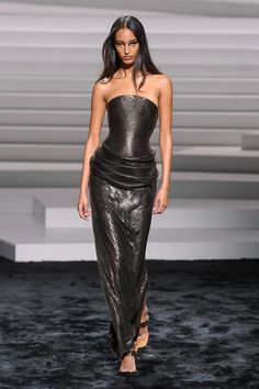 Versace Fall 2024 Ready-to-Wear Runway, Fashion Show & Collection Review [PHOTOS] Layering Outfits Fall, Versace Runway, Tall Brown Boots, Versace Fashion, Versace Dress, Runway Dresses, Trendy Fall Outfits