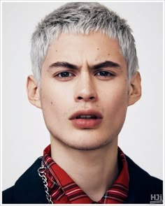 Grey Short Hair Men, Short Mens Haircut Grunge, Pixie Cut Men, Bleach Mens Hair Short, Short Mod Haircut, Asian Hairstyles Round Face, Mens Hairstyles Round Face