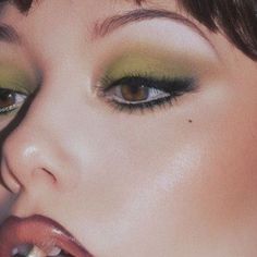 10 Retro Glamorous 70s Makeup Looks That Still Slay Today 70s Makeup Green Eyeshadow, Glowy Green Makeup, Aesthetic Green Makeup Looks, Green Looks Makeup, Green Eyeshowdow, 70s Green Eyeshadow, Y2k Makeup Green, Vintage Green Eyeshadow, 60s Makeup Green