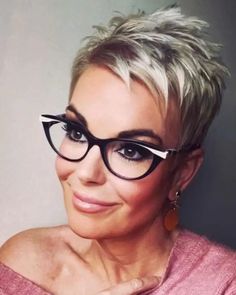 Top 26 Spring Haircuts for Women Over 40 in 2024 - Trendy & Chic - divagaze.com Stacked Pixie, Spring Haircuts, Edgy Short Hair, Funky Hairstyles, Hairstyles Over 50