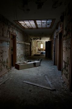 an empty room with peeling paint on the walls and floor, in which there is no furniture