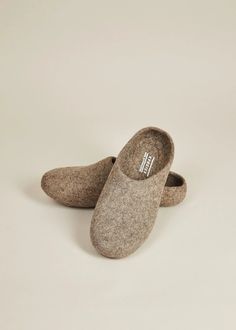 Kyrgies Classics are handcrafted in Kyrgyzstan by women artisans using a traditional felting technique that is centuries old. The cozy, sustainably felted wool makes this pair of house shoes the ultimate hygge accessory for any season. Felted Wool Slippers, Handwritten Gifts, Wall Decor Storage, Wool Slippers, Vegan Gifts, Quick Gifts, Cozy Gift, Backpack Travel Bag, House Shoes