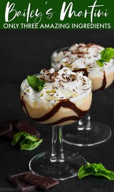 This Baileys Chocolate Martini is the perfect combination of chocolate and Baileys! Dessert in a glass, you won't find a better chocolate martini recipe! Baileys Martini, Chocolate Martini Recipe, Baileys Drinks, Baileys Recipes, Desserts In A Glass, Chocolate Martini, Easy Cocktail, Martini Recipe, Christmas Punch