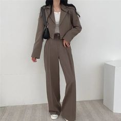 SPECIFICATIONSBrand Name: Miss ToughPattern Type: SolidMaterial: POLYESTERAge: MIDDLE AGEStyle: Office LadyOrigin: Mainland ChinaCN: GuangdongSeason: Autumn/WinterElasticity: Non StrechDecoration: ButtonFabric Type: BroadclothMaterial Composition: PolyesterPant Style: Wide leg pantsFront Style: PleatedFit Type: LOOSEPant Closure Type: zipper flyModel Number: 0WC156Gender: WOMENSleeve Length(cm): FullRelease Date: Autumn 2023Clothing Patterns: LOOSELength: full lengthClothing Length: shortItem Ty Lady Pants, Black High Waisted Pants, Mode Mantel, Straight Suit, Ladies Blazer, Long Sleeve Fashion, Middle Age Fashion, Pink Suit, Blazer Set