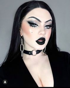 Black Gothic Eye Makeup, Black Witchy Makeup, Gray And Black Eyeshadow Looks, Cute Easy Goth Makeup, Glam Gothic Makeup, Victorian Makeup Look Gothic, Goth Makeup Wedding, Emo Homecoming Makeup, Semi Goth Makeup