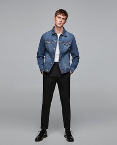 Jean jacket, black trousers. Zara 2018. Outfit Ideas Jacket, Denim Jacket Men Outfit, Black Denim Jacket Outfit, Jacket Outfit Men, Class Outfits, Mens Fashion Work, Denim Jacket Outfit