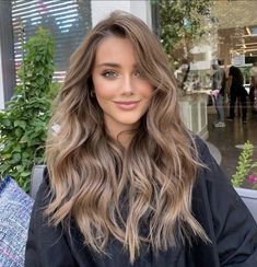 Light Brunette Hair, Rambut Brunette, Bronde Hair, Brown Hair Inspo, Brunette Hair With Highlights, Dark Blonde Hair, Brown Hair Balayage, Blonde Hair Inspiration, Light Hair Color