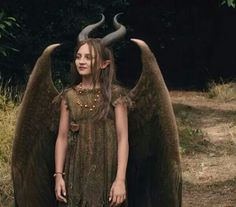 Young Maleficent Maleficent Fairies, Maleficent Costume Diy, Young Maleficent, Maleficent Wings, Forest Fairy Costume, Maleficent Halloween Costume, Maleficent Cosplay, Maleficent Movie