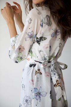 One size kimono size S Models height 5'9" Unique Kimono, Long Sleeve Kimono, Lace Bridesmaids, Print Kimono, Womens Jackets, Cotton Kimono, Silk Robe, Print Kimonos, Bridesmaid Robes