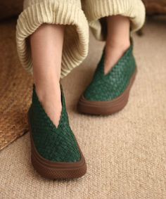 Handmade Green Sheepskin Splicing Comfortable Ankle BootsMade of:-Sheepskin Upper.-Rubber sole- cushioned insole. Women Heel Boots, Comfortable Ankle Boots, Handmade Slippers, Felt Shoes, Shoes Heels Wedges, Barefoot Shoes, Trendy Sneakers, Handmade Shoes, Mode Fashion