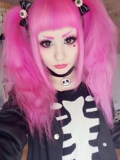 Gothic Bangs, Gothic Eyebrows, Goth Kawaii Fashion, Alternative Hairstyles