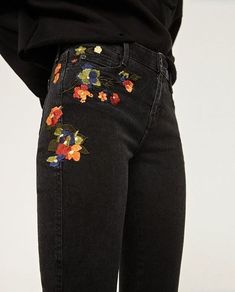 eb Embroidered Jeans Outfit, Look Grunge, Diy Vetement, Outfit Jeans, 자수 디자인, Embroidered Clothes, Embroidered Denim, Embroidered Jeans, Looks Style