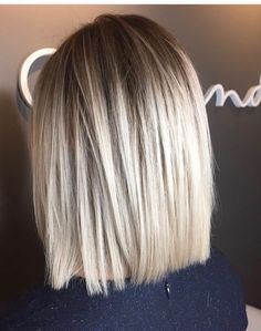 Straight blonde shoulder length bob Platinový Blond, Blonde Ideas, Blonde Balayage Bob, Balayage Straight, Balayage Lob, Balayage Straight Hair, Pin Straight Hair, Long Bobs, Balayage Bob