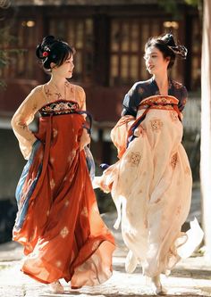 Tang Hanfu, Historical Chinese Clothing, Photo Japon, Ancient China Clothing, Traditional Chinese Hanfu, Ancient Chinese Clothing, Chinese Traditional Clothing, Hanfu Dress, Dress With Shawl