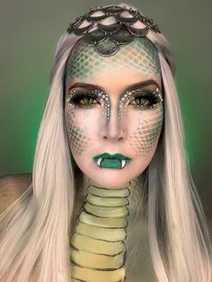 Snake Makeup Tutorial, Snake Eye Makeup Look, Snake Face Makeup, Halloween Medusa Makeup, Snake Makeup Look Easy, Snake Makeup Halloween, Snake Halloween Makeup, Snake Makeup Look, Medusa Makeup Halloween