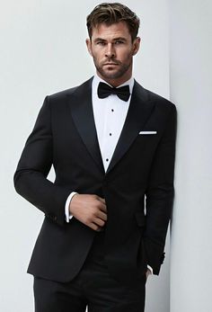 Hemsworth Brothers, Wedding Tux, Black Suit Men, Chris Hemsworth Thor, Black Suit Wedding, Costume Noir, Australian Actors, Liam Hemsworth, Fashion Suits For Men