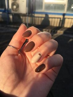 Aesthetic Beige Nails, Cute Short Nails Aesthetic, Nails Beige Aesthetic, White And Brown Nails, Casual Nail Ideas, Nails Beige, Ongles Beiges, Brown Acrylic Nails, Hello Nails