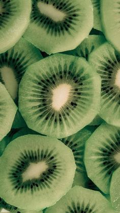 slices of kiwi fruit are arranged in the shape of a circle on top of each other