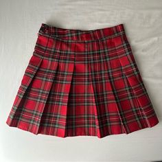 Red Skirt - Never Worn - Sz 6 Plad Skirts, Emo Clothes, Shein Skirts, Blue Man Group, Skirts Red, Red Plaid Skirt, Egirl Clothes, School Skirt, Red Skirt