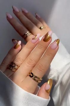 45 Unforgettably Chic Swirl Nails That Are Truly a Chef's Kiss! Lips Gloss, Tie Dye Nails, Autumn Trends, Colored Acrylic Nails, Creative Nail Designs, Fashion Couture, Fall Nail