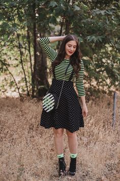 Beetlejuice Outfit Female, Cute Halloween Outfits For Women Casual, Beetle Juice Inspired Outfit, Beetlejuice Outfit Ideas, Beetlejuice Inspired Outfit, Halloween Work Outfit, Spooky Season Outfits, 50s Halloween, Beetlejuice Outfits